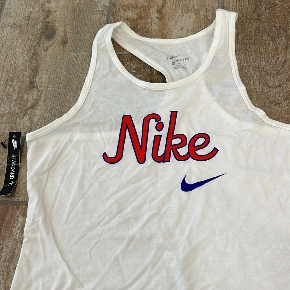 Nike nwt tee